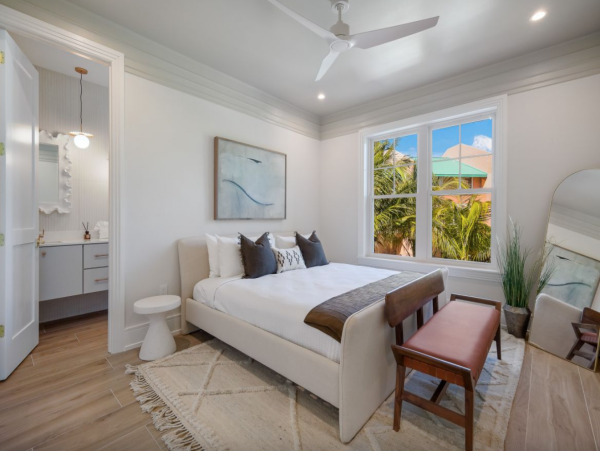 Lido Key Ten Bedroom Steps to  Beach Luxury Rental Walk to St. Armands Circle WOW!